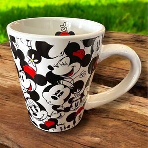 Disney Minnie Mouse Cute Ceramic Coffee Mug Cup All-Over Print Valentine’s Day ￼